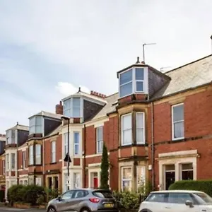 https://2-bedroom-apartment-jesmond-great-location.hotels-newcastle-upon-tyne.com